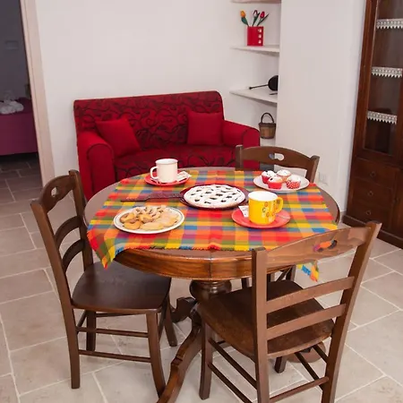Trulli Donna Isabella 2 לוקורוטונדו