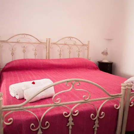 Trulli Donna Isabella 2 לינה וארוחת בוקר לוקורוטונדו