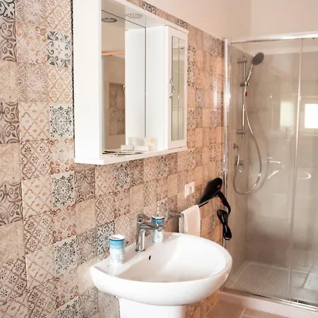 Trulli Donna Isabella 2 לוקורוטונדו