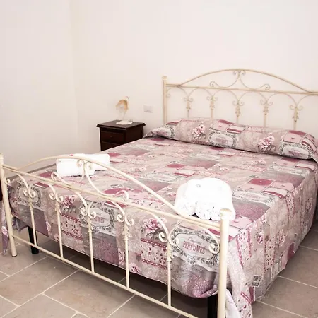לינה וארוחת בוקר Trulli Donna Isabella 2 לוקורוטונדו